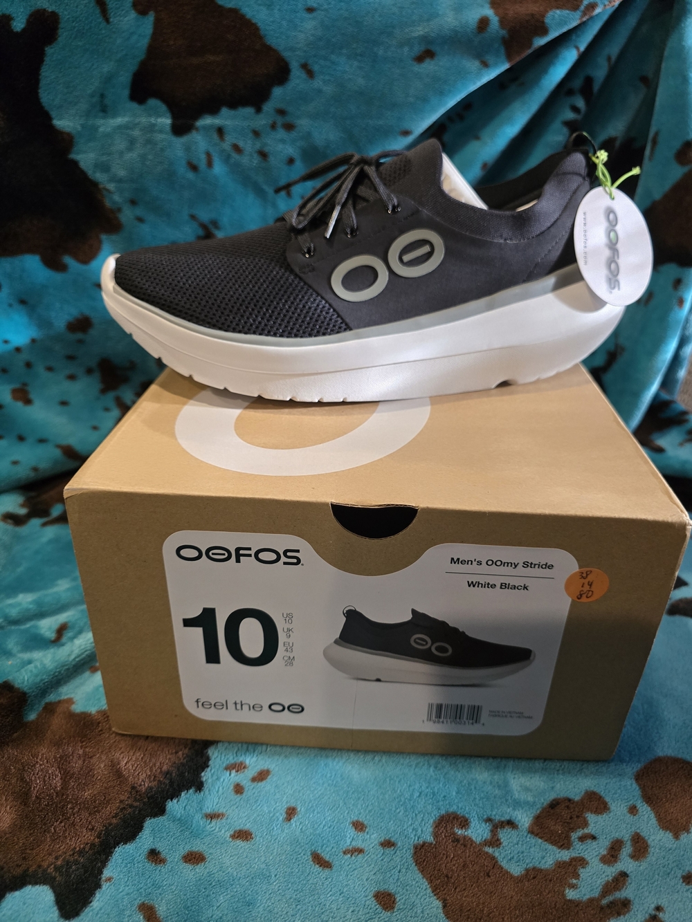 OOFOS Men's Slip-On Athletic Shoe - Black & White